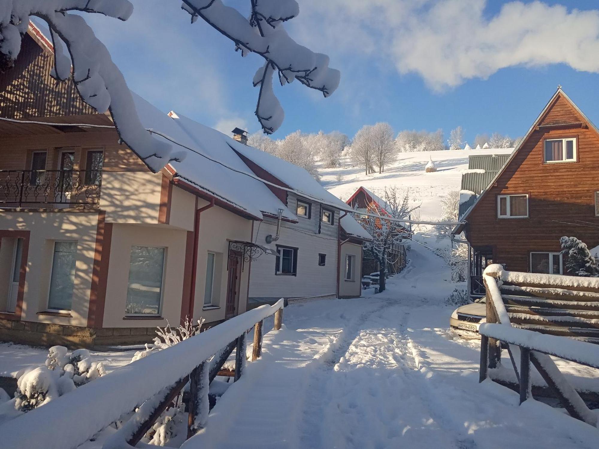 У Олега Hotel Verkhne-Studenyy Exterior photo